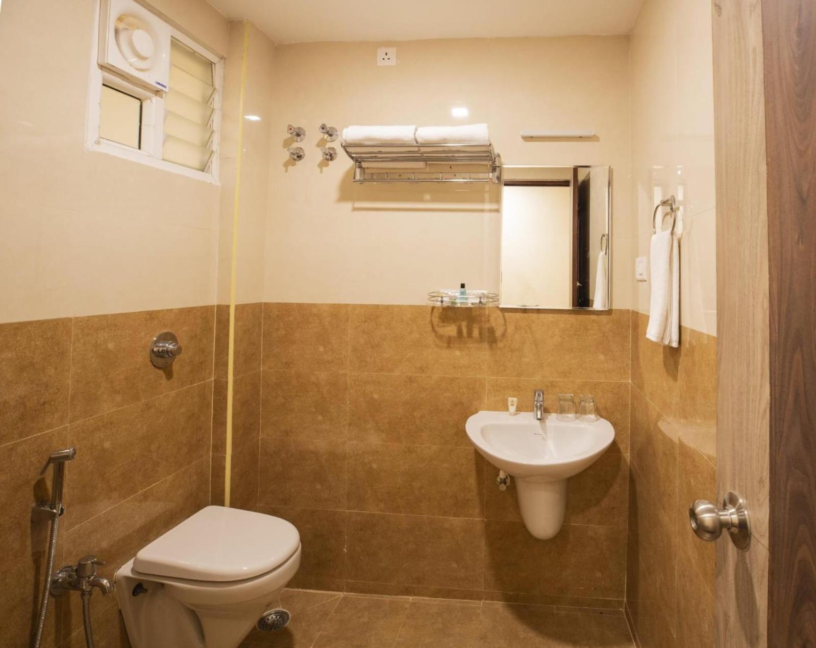 Hotel Ramtel Inn Maduraj Zewnętrze zdjęcie